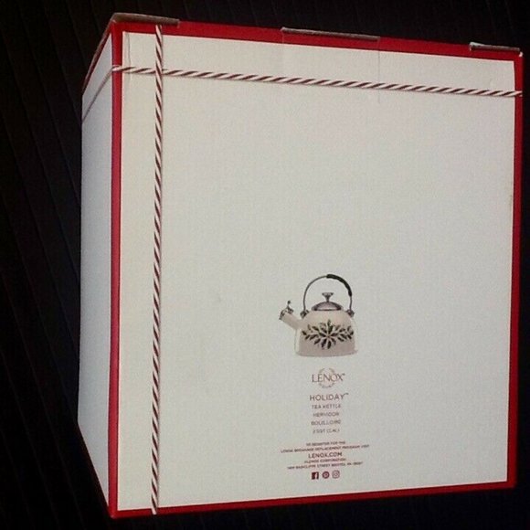 new in box Lenox Christmas Holiday Holly Leaves 2.5-Quart Whistling Tea Kettle - Picture 10 of 10